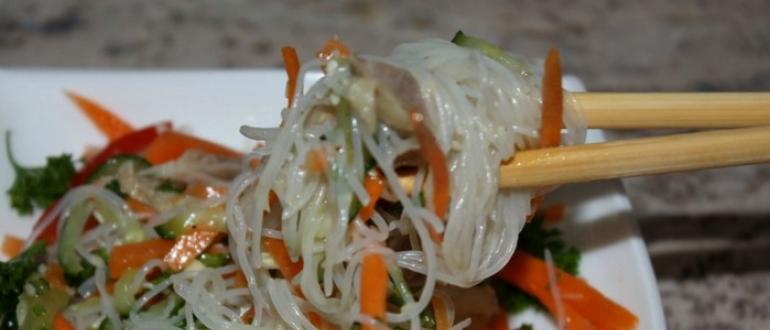 Салат из фунчозы — быстрый и вкусный рецепт с огурцом и болгарским перцем Салат паутинка с фунчозой