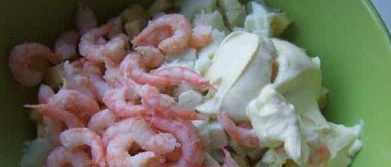 «Морской» салат - креветки, кальмары, крабовые палочки